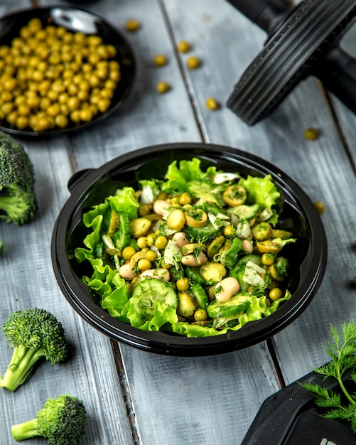 Herbal salad with green beans