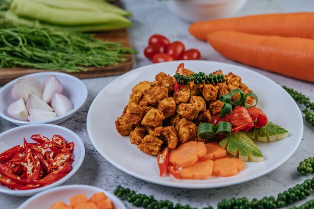 Herbs Fried chicken with Chili, Tomato, Cucumber, Carrot, and Fresh pepper.