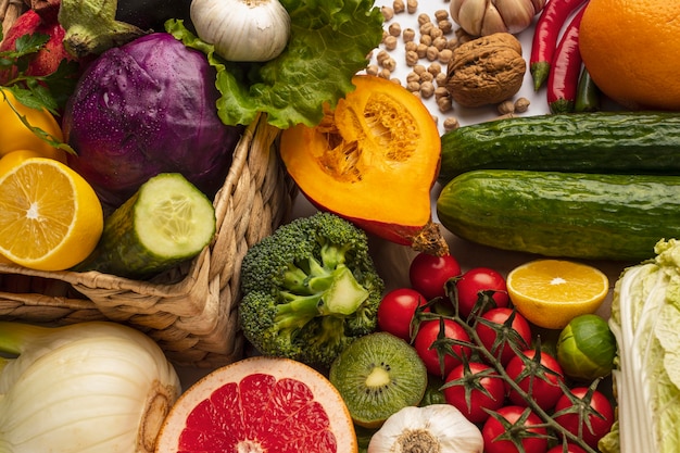 Free photo high angle of assortment of vegetables