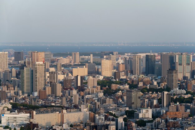 고층 빌딩이 있는 높은 각도의 아름다운 도시 풍경