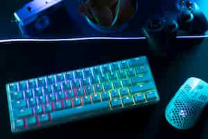 Free photo high angle blue keyboard with lights