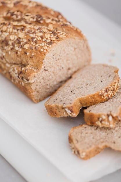 Free photo high angle bread slices with seeds