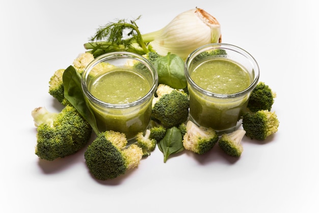 Free photo high angle broccoli smoothie arrangement