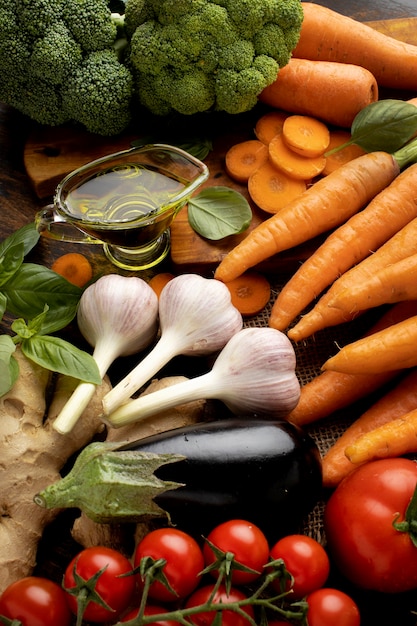 Free photo high angle bunch of fresh vegetables arrangement