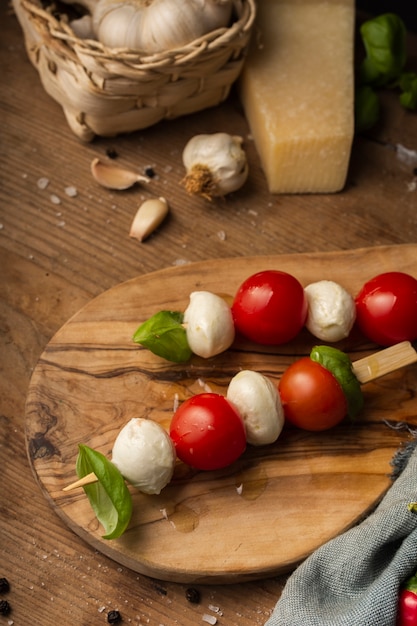 Free photo high angle cherry tomatoes and mozzarella skewers