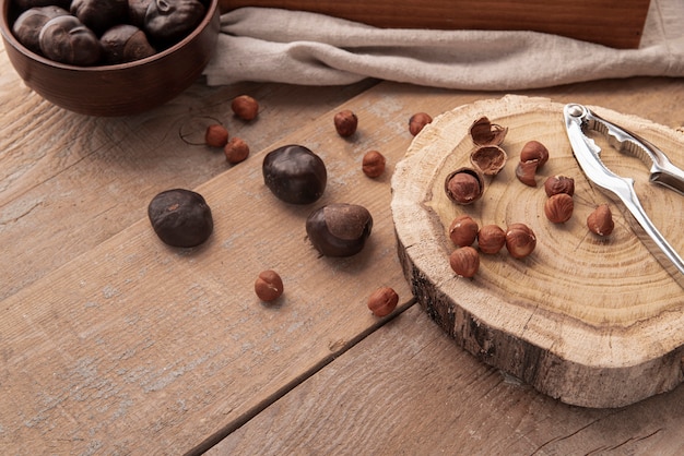 Foto gratuita alto angolo di concetto di castagne