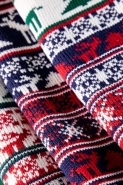 Расположение рождественских свитеров под большим углом