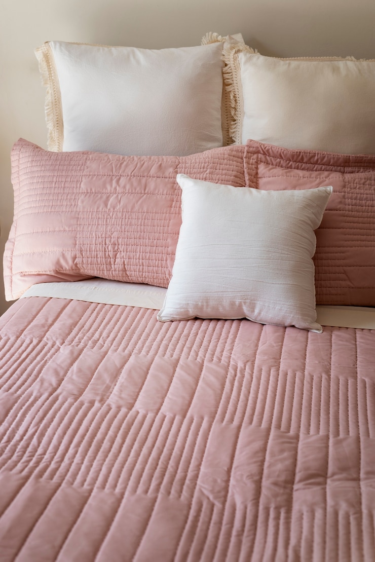 Free Photo high angle cozy bed arrangement
