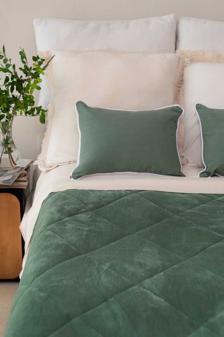 Free Photo high angle cozy bed arrangement