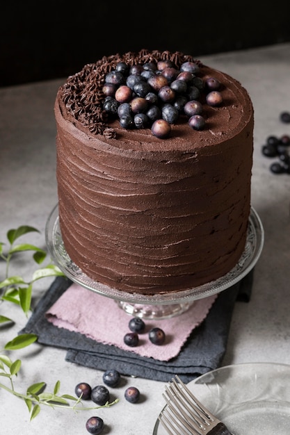 Высокий угол концепции вкусного шоколадного торта