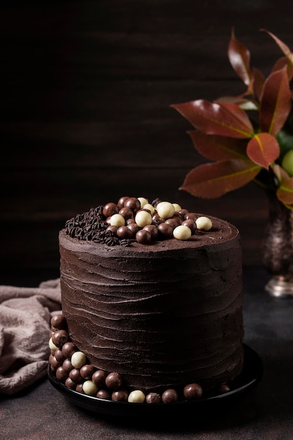 Foto gratuita alto angolo di deliziosa torta al cioccolato concetto