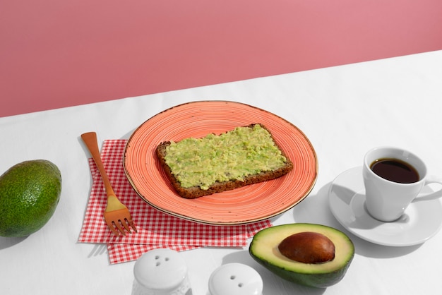 Foto gratuita cibo delizioso dall'alto sul piatto