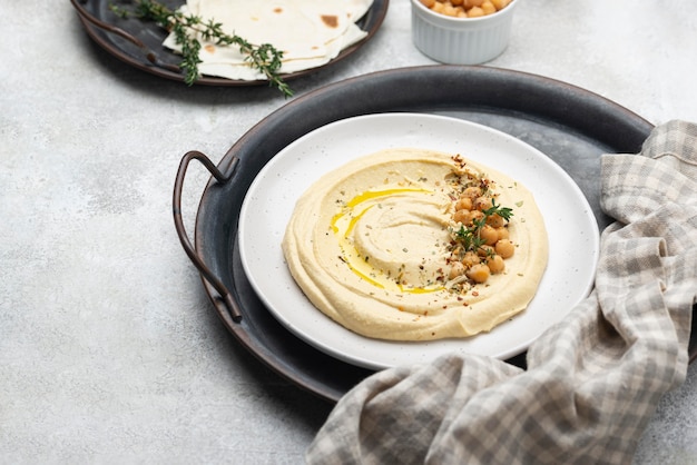 높은 각도 맛있는 현지 음식 요리