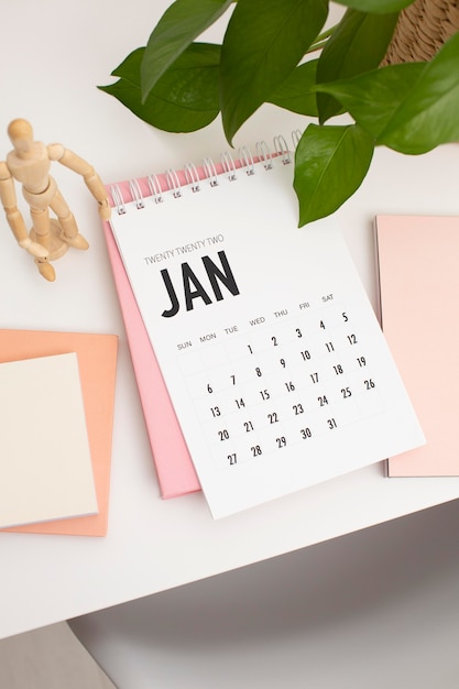 Free photo high angle desk arrangement with calendar