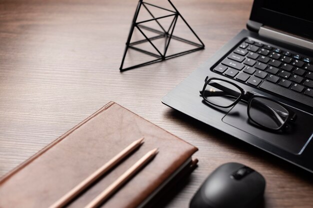 High angle desk arrangement