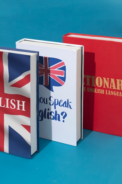 Disposizione di libri in inglese ad alto angolo ancora in vita