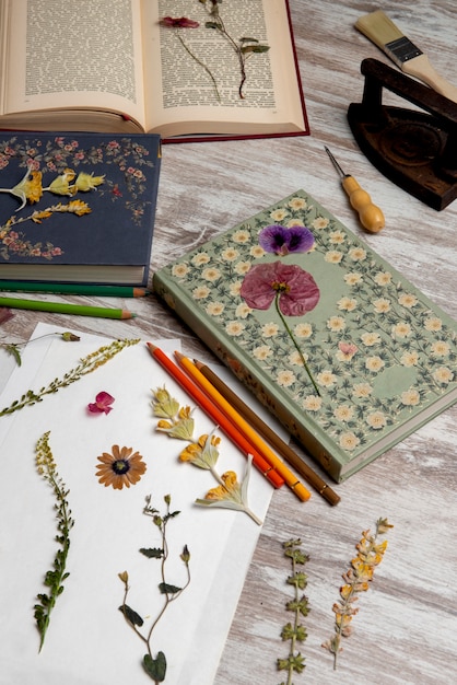 Free photo high angle flower press with notebooks