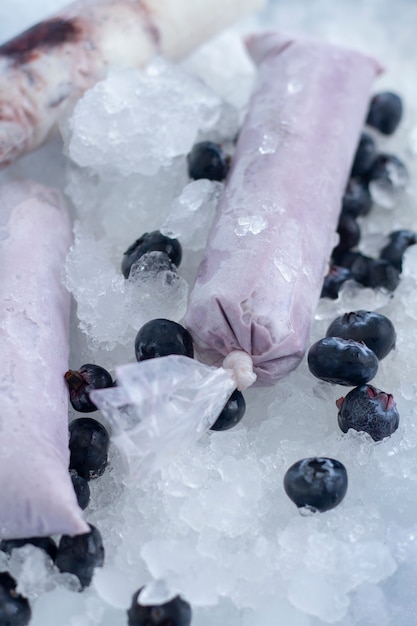 Foto gratuita alto angolo di dessert di frutta brasiliana congelata