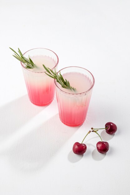 High angle glasses arrangement batido detox