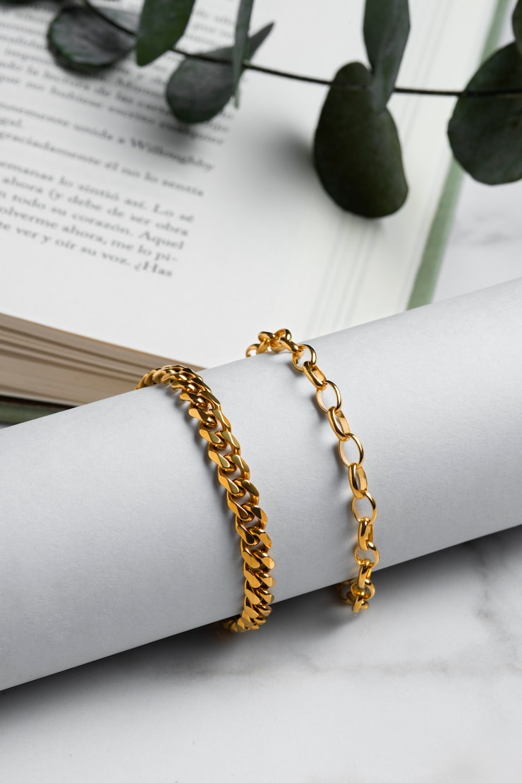 Free Photo high angle gold chains and leaves