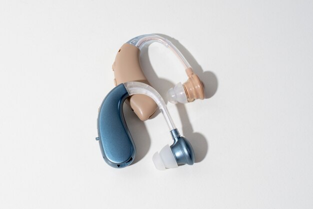 High angle hearing aids arrangement