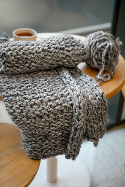 High angle knitting concept with yarn