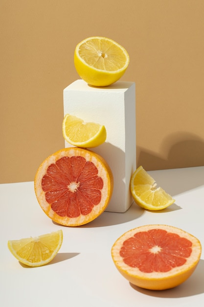 無料写真 スライスしたオレンジとグレープフルーツの高角度