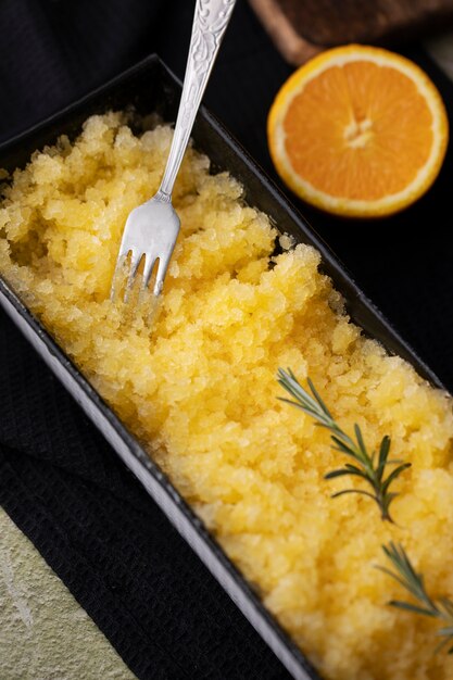 높은 각도 오렌지 granita 정물