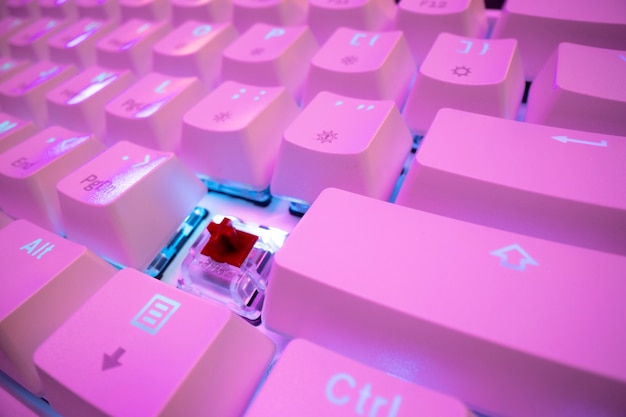 Free photo high angle pink keyboard with lights