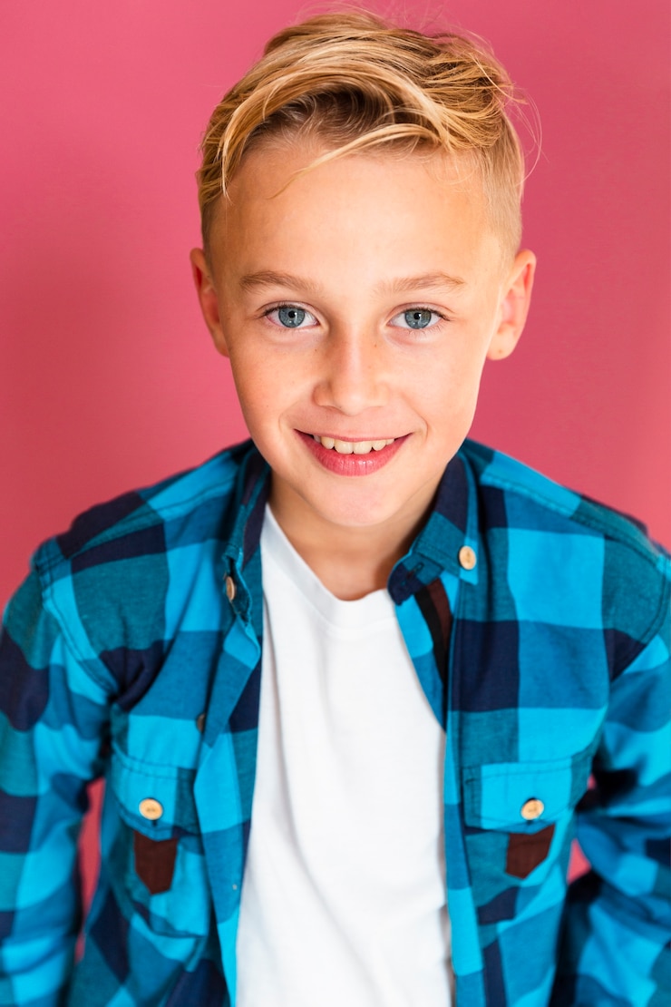 Free Photo high angle portrait of young boy smiling