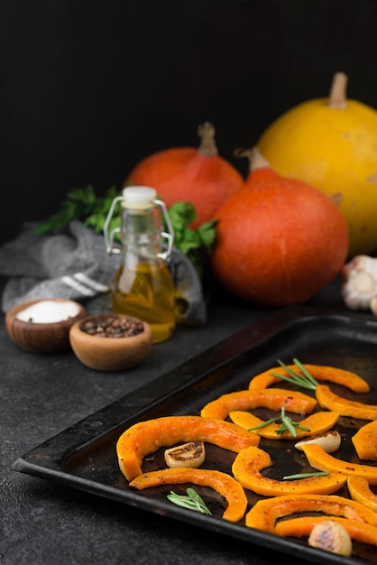 Free photo high angle pumpkin cooked arrangement