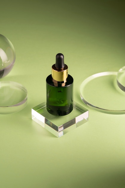 High angle serum container