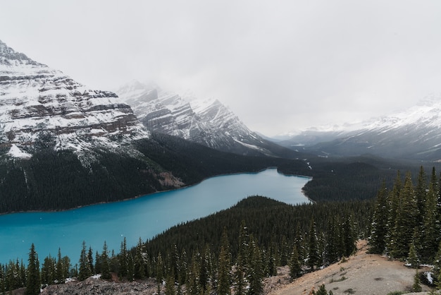 High angle shot of a clear frozen lake surrounded by a mountainous scenery