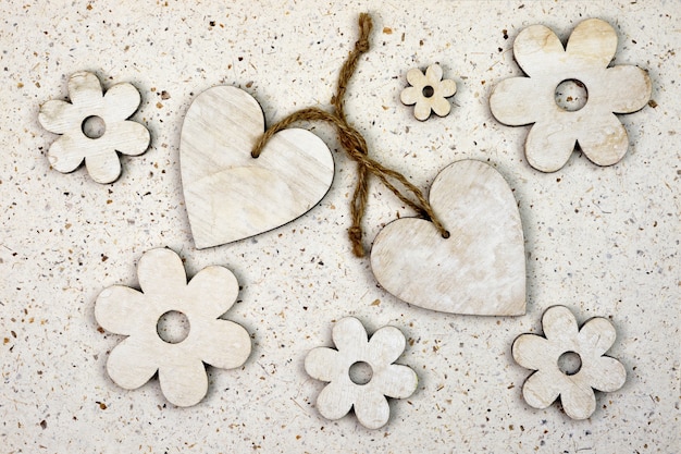 Free photo high angle shot of heart-shaped ornaments with flowers