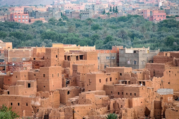 Снимок исторических разрушенных зданий в Марокко под высоким углом