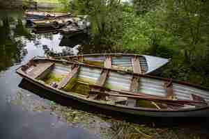 Free photo high angle shot of rowling boats in the lough cullin near pontoon in county mayo, ireland