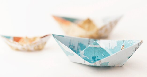 Free photo high angle small blurry paper boats