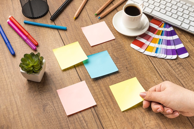 Free photo high angle of sticky notes with colored pencils