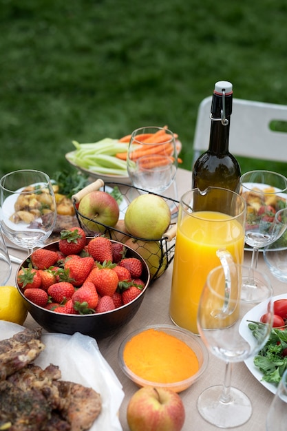 High angle table arrangement in nature