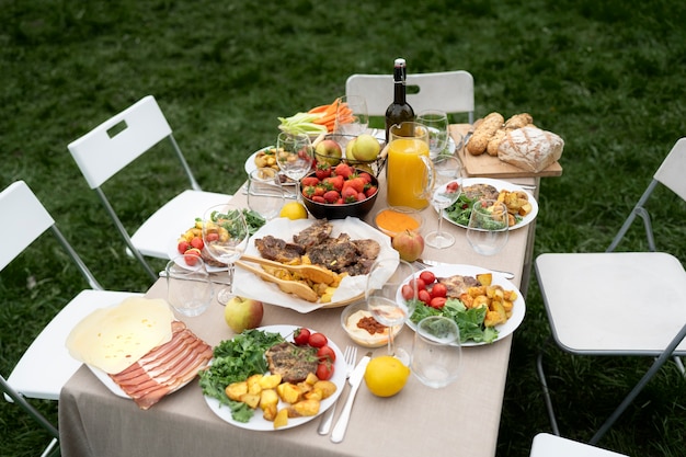 High angle table arrangement outside