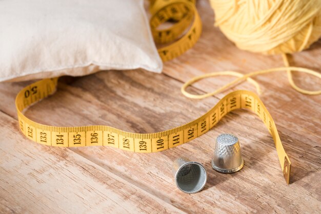 High angle of thimbles with thread and measuring tape