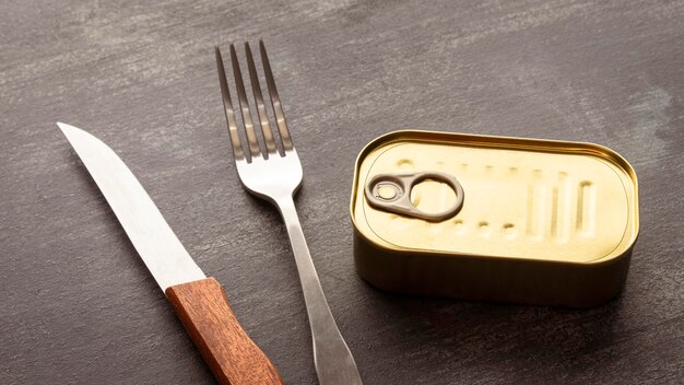 High angle tin can with cutlery