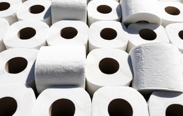 Рулоны туалетной бумаги высокого угла