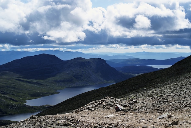 Tuddal Gaustatoppen、ノルウェーの美しい風景の高角度のビュー