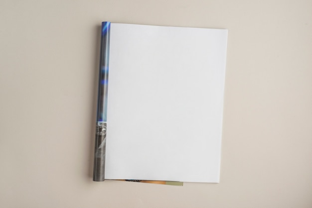Free photo high angle view of blank notebook on colored backdrop