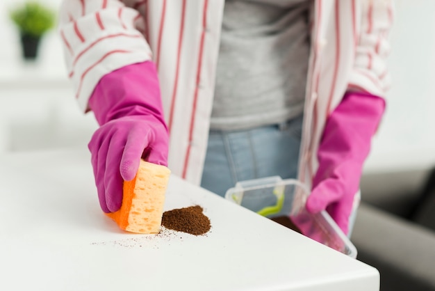 Free photo high angle woman cleaning house