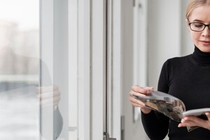 Что делать, если ручка пластикового окна проворачивается или болтается