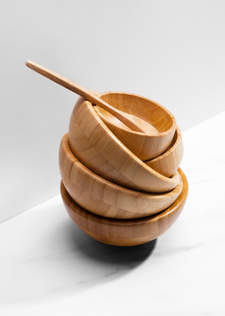 Free photo high angle wooden kitchenware