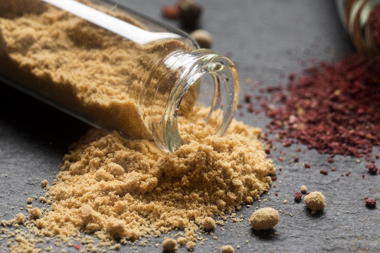 मुफ़्त फोटो high angle yellow powder in container