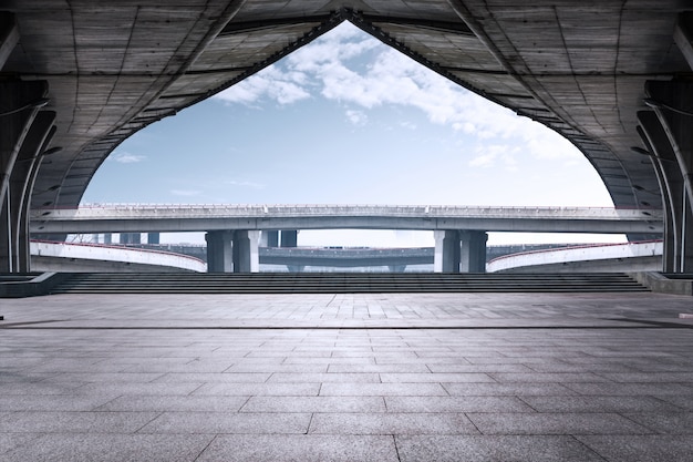 Free photo high concrete bridge